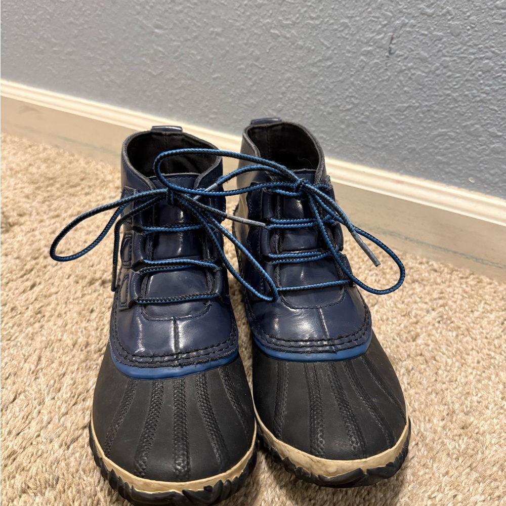 Sorel Navy and Black Boots